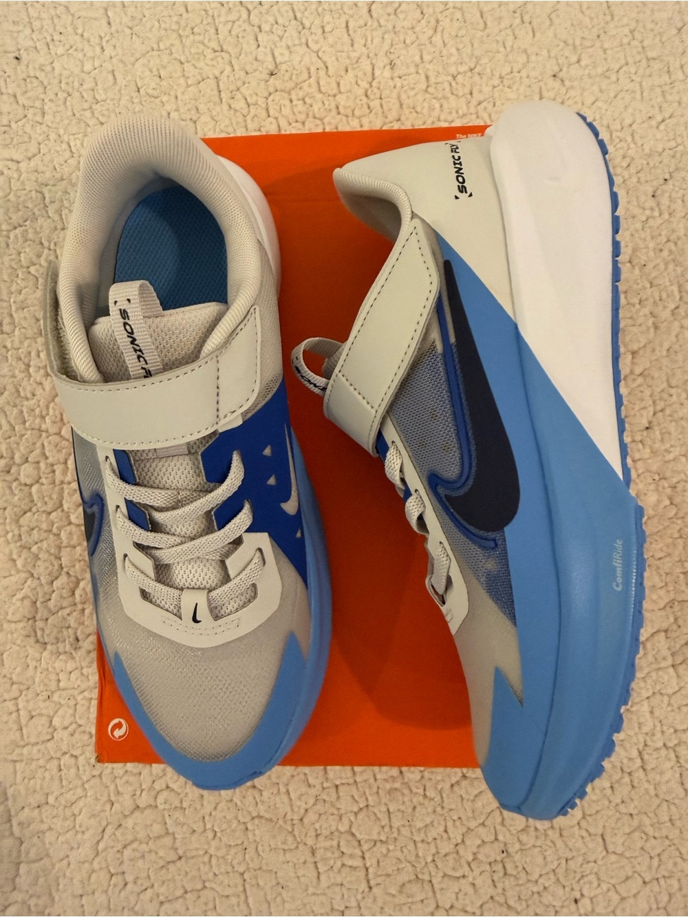 New boys Nike Sz 3 shoes Sonic